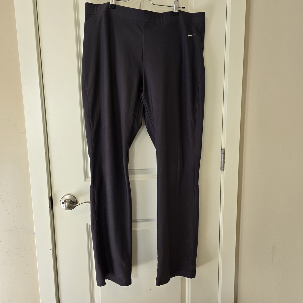 Woman's Nike Gray Athletic Straight Leg Vented Pants Size XL (16/18) Hiking